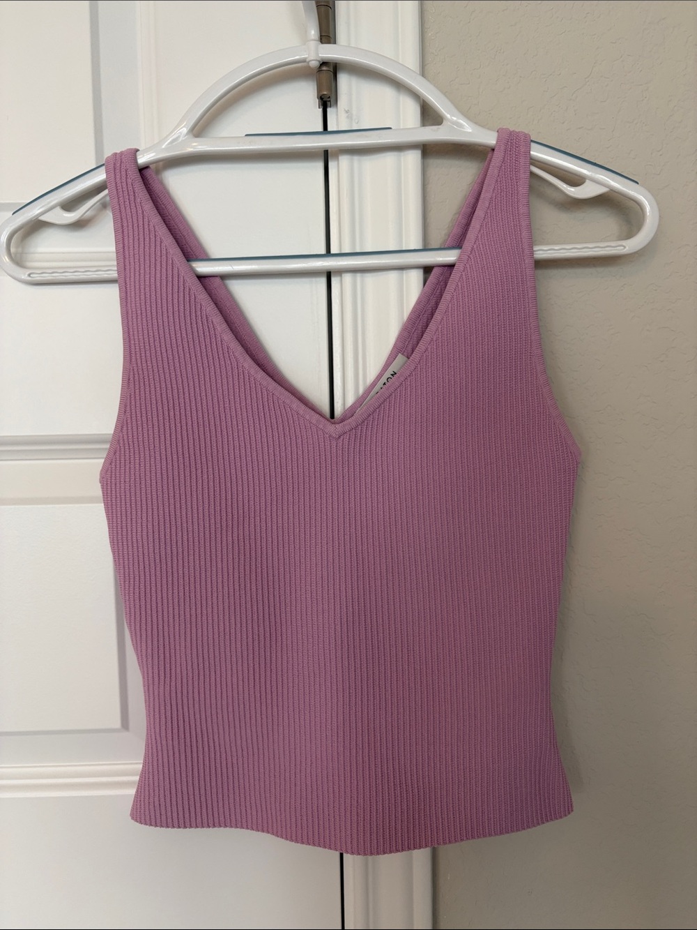 Babaton Ribbed V-Neck Tank — Lavender Pink
